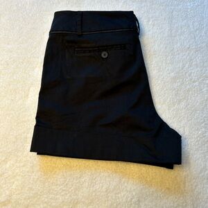 7th Avenue Design Studio Shorts Sz 6 Black Cuffed Stretch Mid Rise 4” Inseam